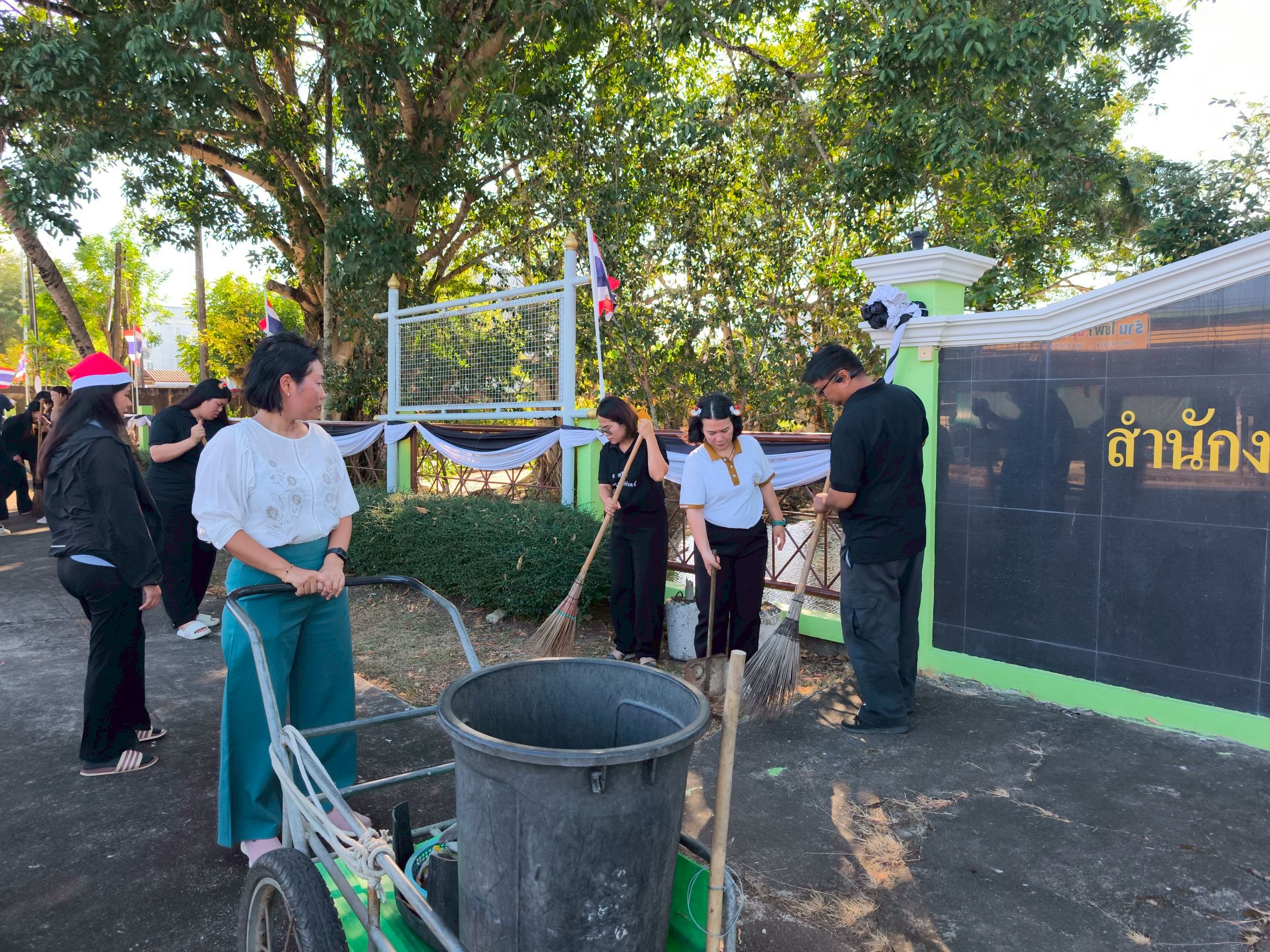 title - ส.ป.ก. จันทบุรี จัดกิจกรรมจิตอาสาบำเพ็ญสาธารณประโยชน์และบำเพ็ญสาธารณกุศล เนื่องในวันคล้ายวันพระบรมราชสมภพ พระบาทสมเด็จพระบรมชนกาธิเบศร มหาภูมิพลอดุลยเดชมหาราช บรมนาถบพิตร และวันพ่อแห่งชาติ 5 ธันวาคม 2568 และกิจกรรมรวมพลังแห่งความภักดี